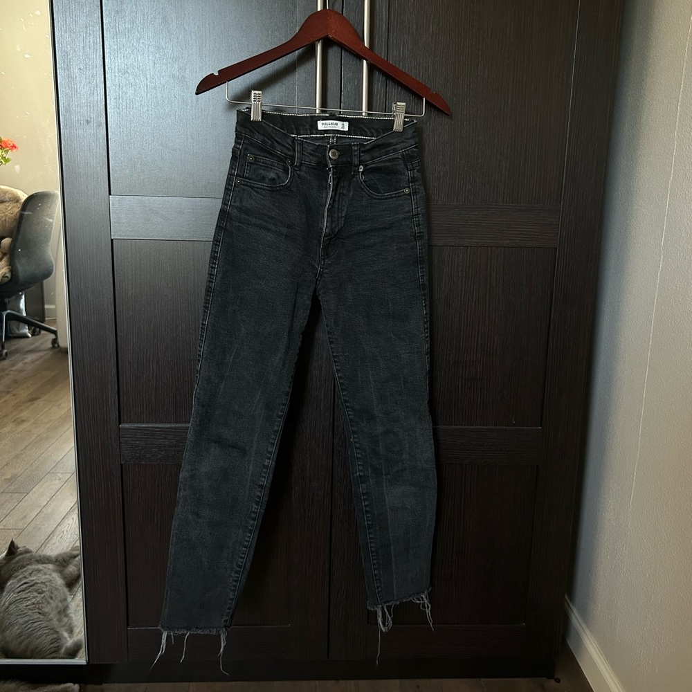 Black high rise mom jean- slim fit. Brand is Pull & Bear